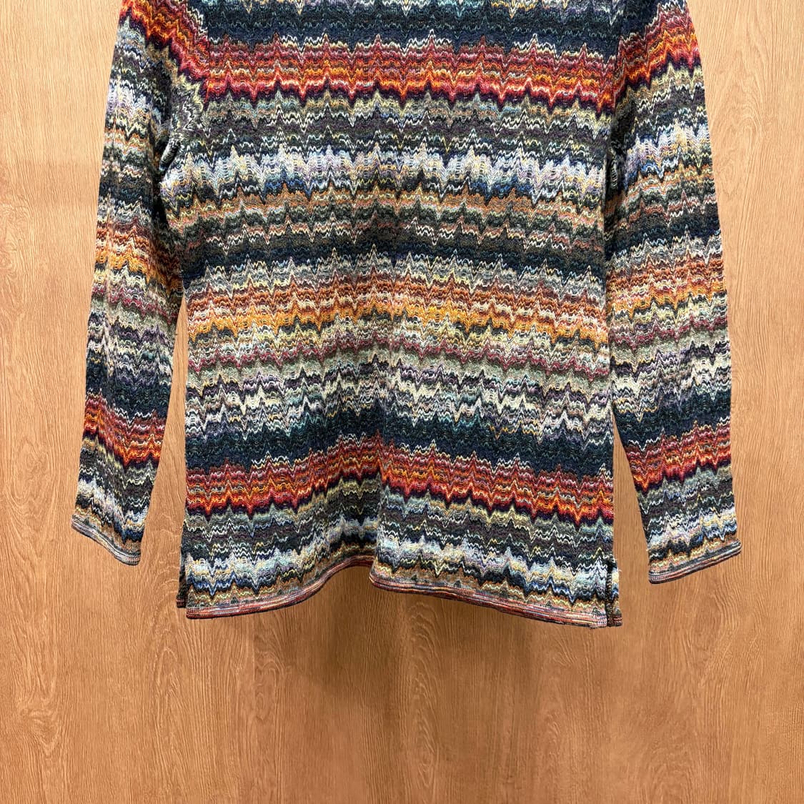  미쏘니 스포츠 니트 웨이브 패턴 미니멀 리브 마감 디테일 레인보우 상품이미지5