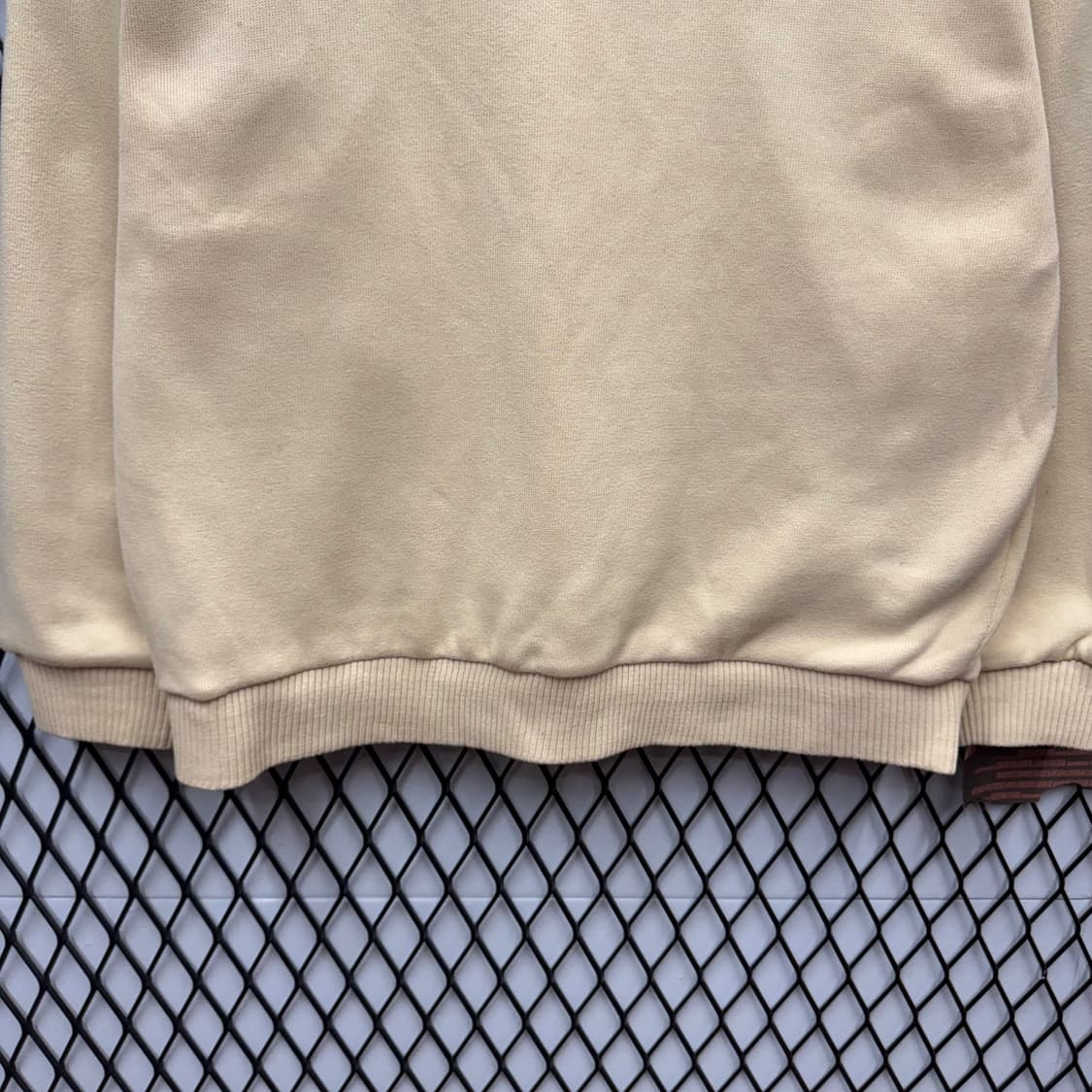 90s 버버리 크루넥 스웻셔츠 전면 기사 로고 포인트 옐로 상품이미지4