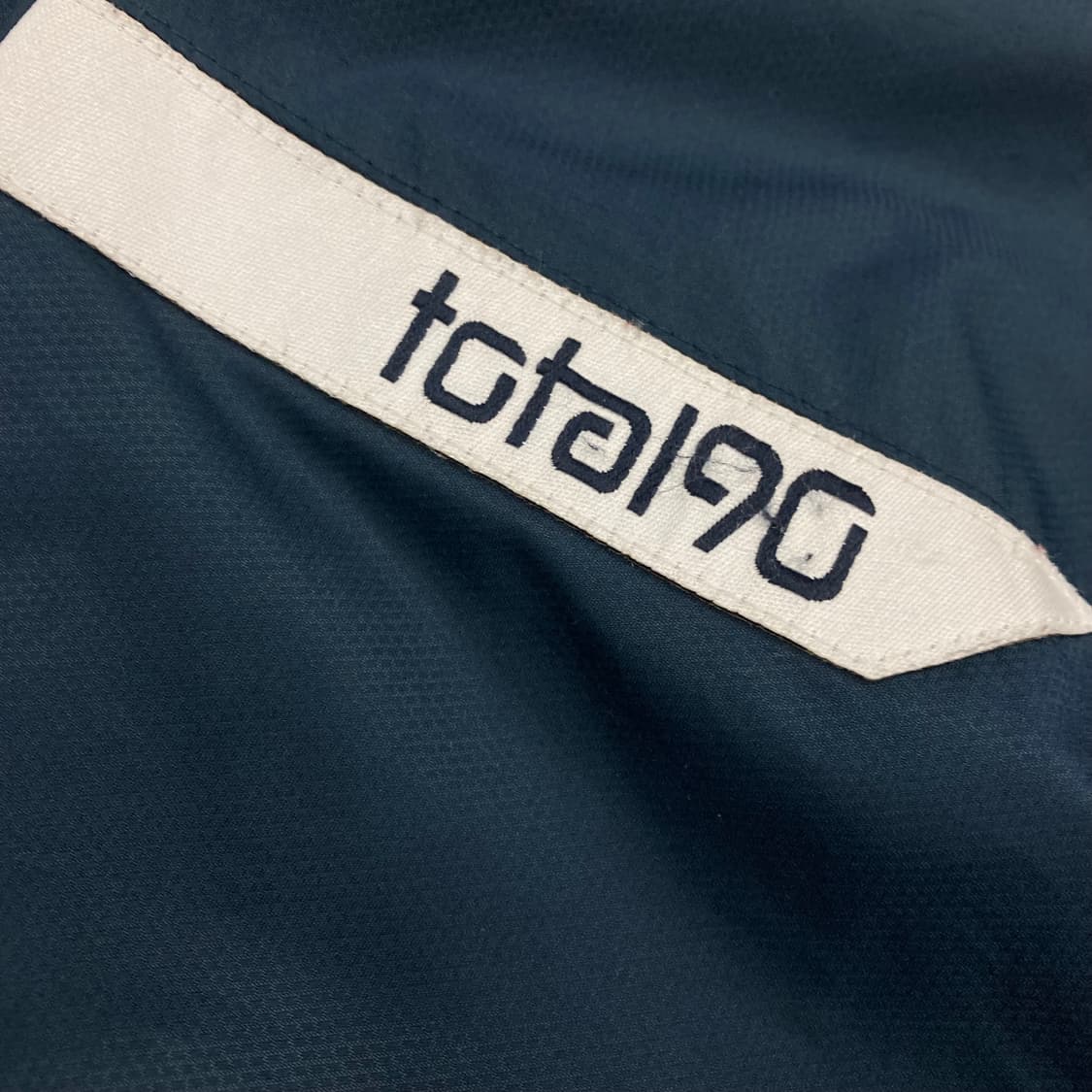 나이키 네이비 컬러 토탈90 스우시 로고 바람막이 상품이미지3