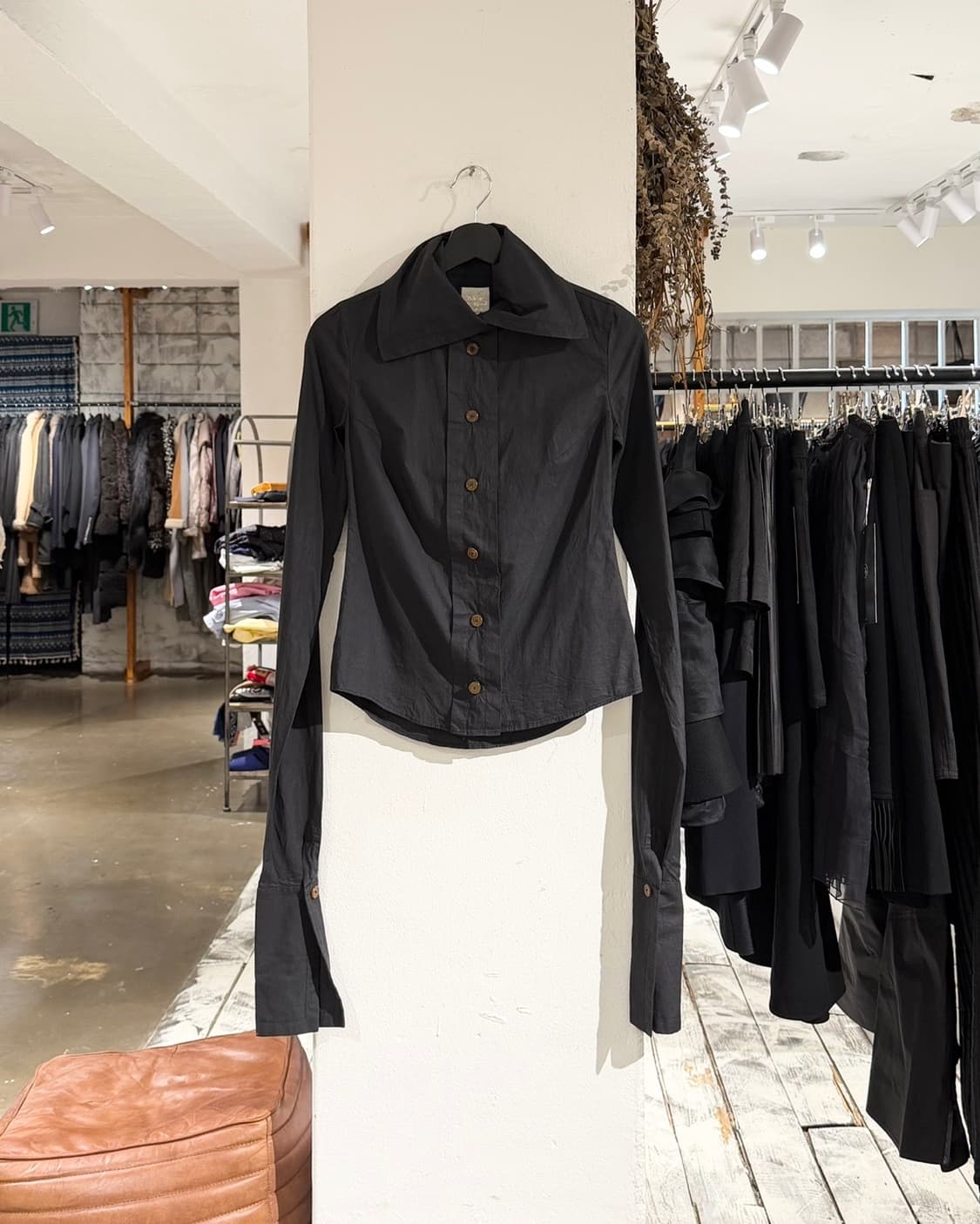 비비안웨스트우드 블랙 드렁큰 셔링 셔츠 상품이미지1