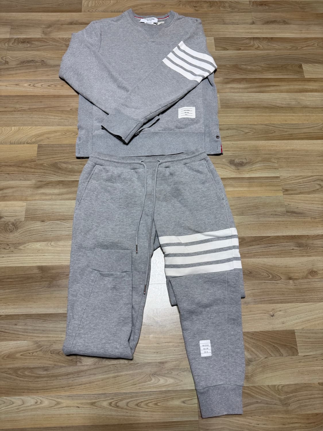 톰브라운 셋업 그레이 (2size,38size) 상품이미지1