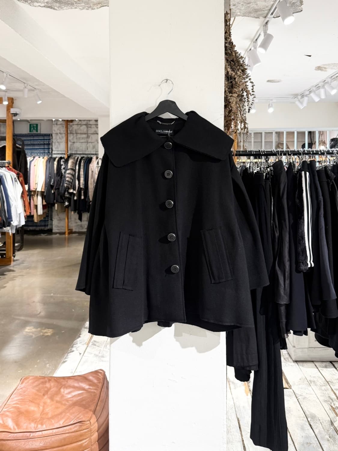 돌체앤가바나 블랙 울 에이라인 케이프 숏 코트 상품이미지1