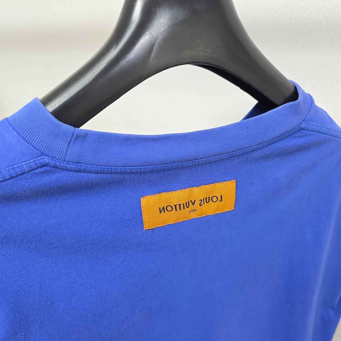 루이비통 엠보스드 LV 반팔 티셔츠 xxl사이즈 판매 상품이미지2