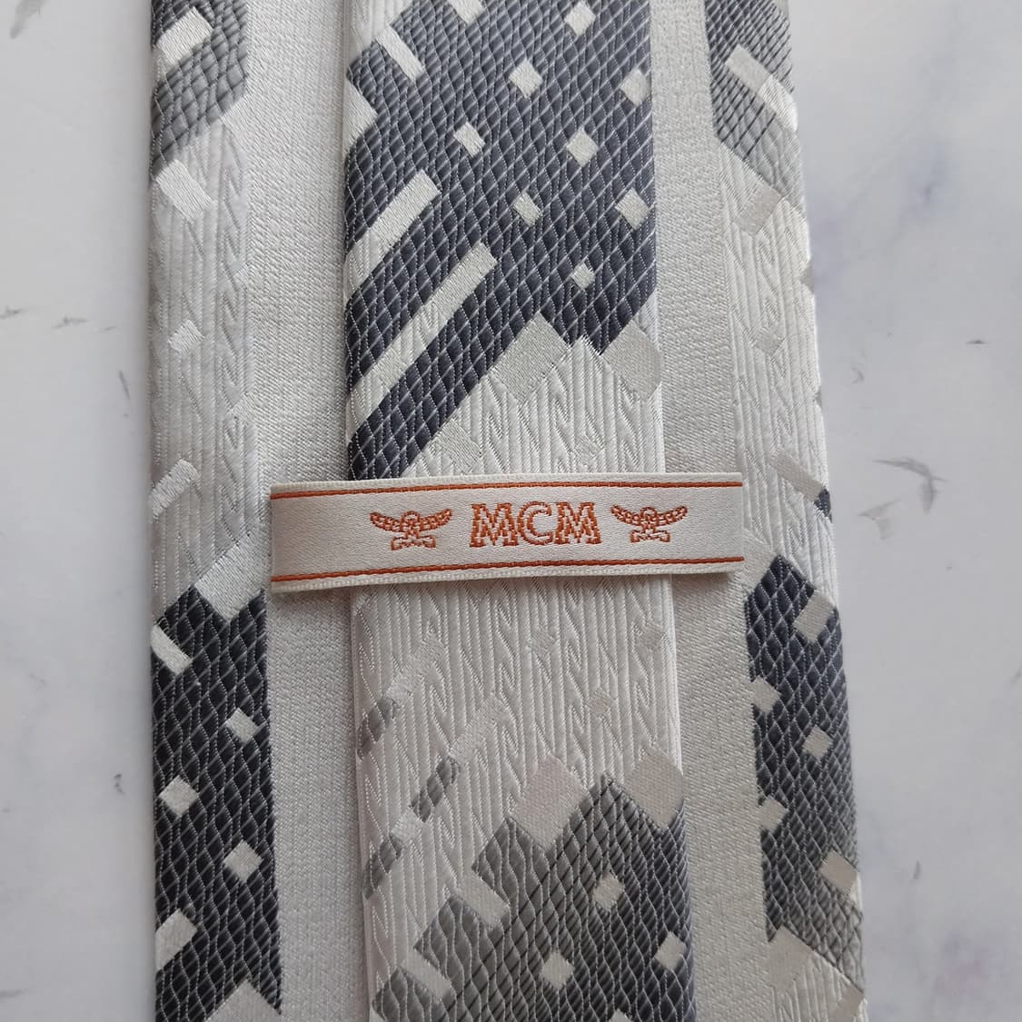 MCM 엠씨엠 실크 그레이 기하 패턴 넥타이 9.4cm A+등급 K289 상품이미지9