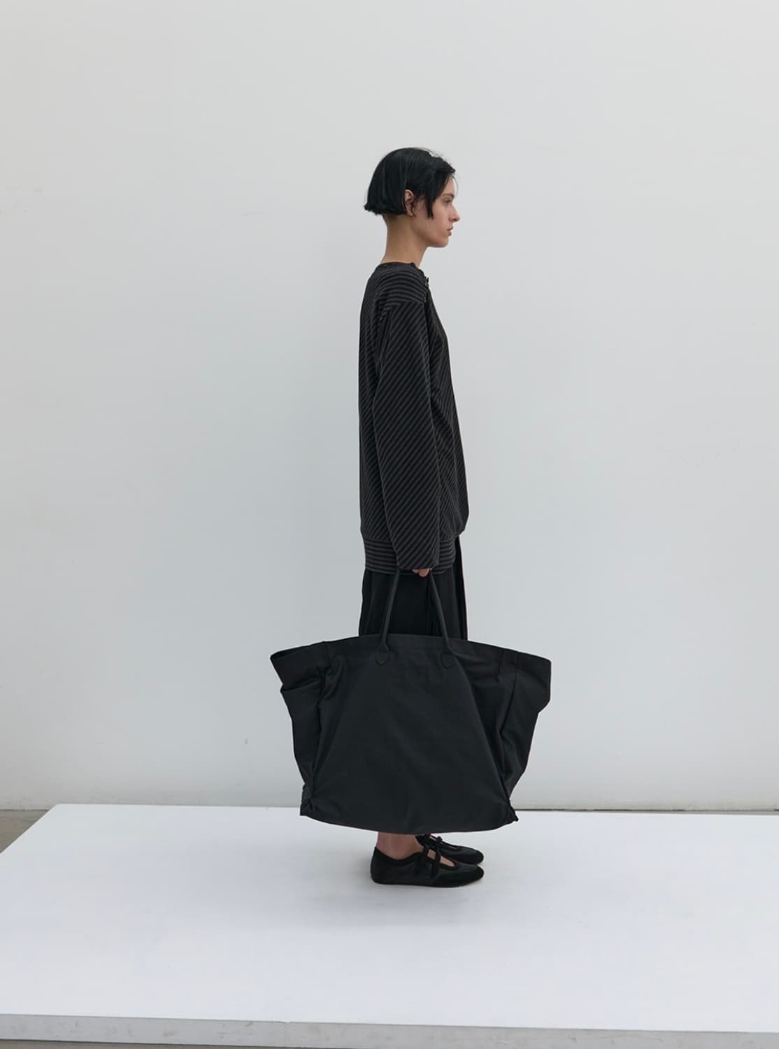 CLASSIC FABRIC BIG BAG IN BLACK 상품이미지1