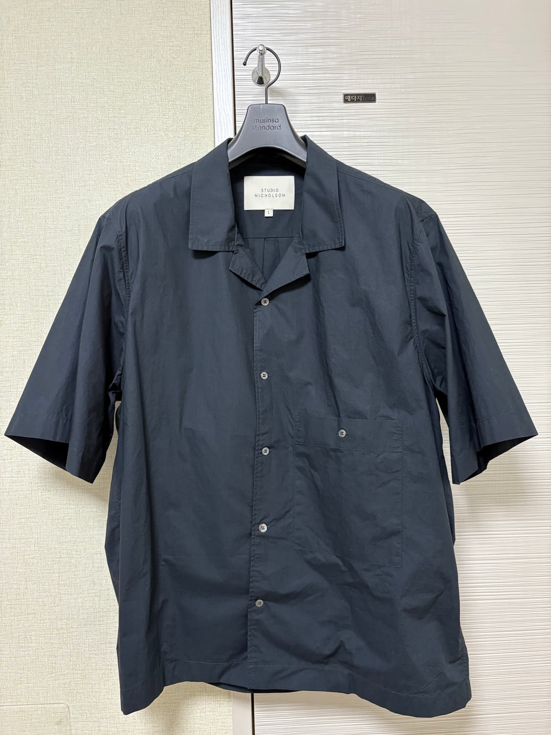 스튜디오 니콜슨 다크 네이비 반팔셔츠 (L) 상품이미지1