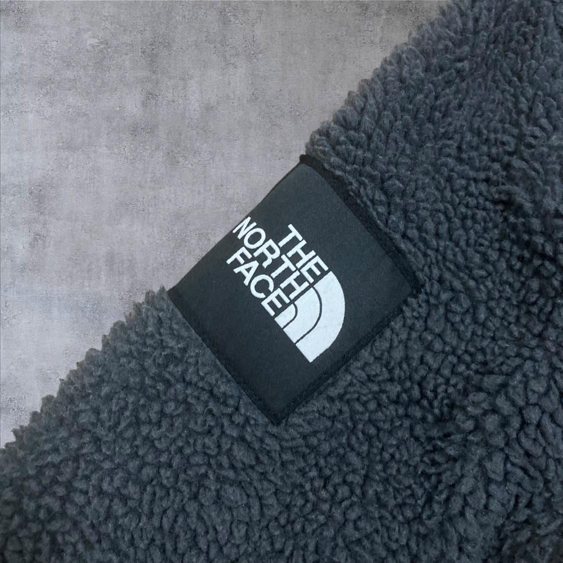 노스페이스 스몰 로고 사이드 패치 차콜 쉐르파 자켓 상품이미지2
