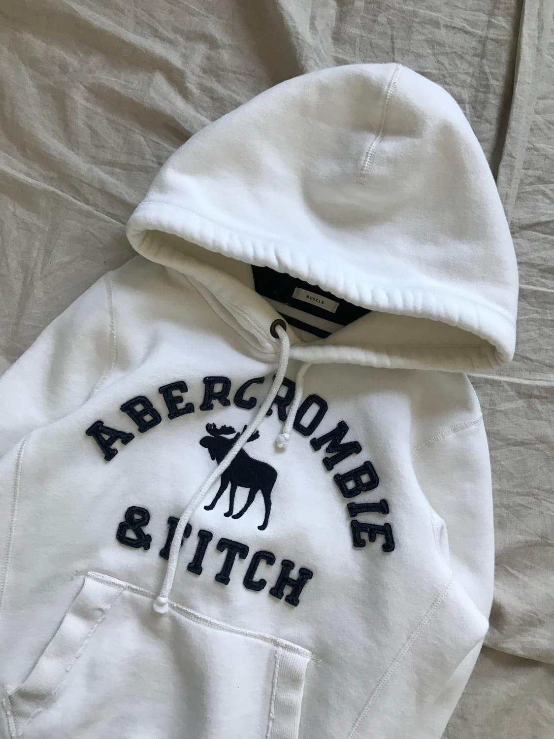 아베크롬비 중앙 자수 로고 화이트 후드티 상품이미지6