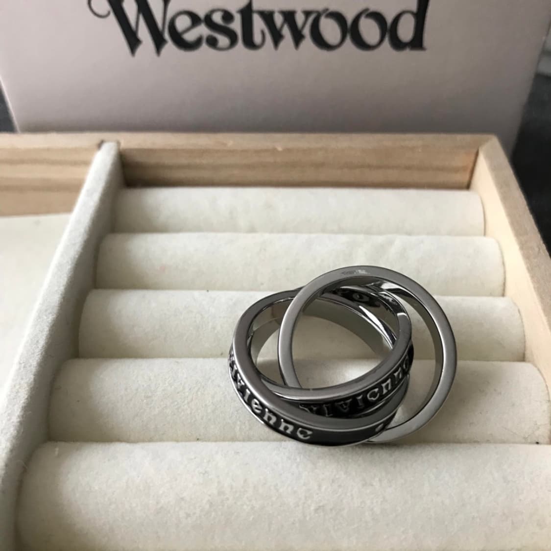 비비안웨스트우드 아카이브 레터링 orb 각인 3단 레이어링 반지 상품이미지1