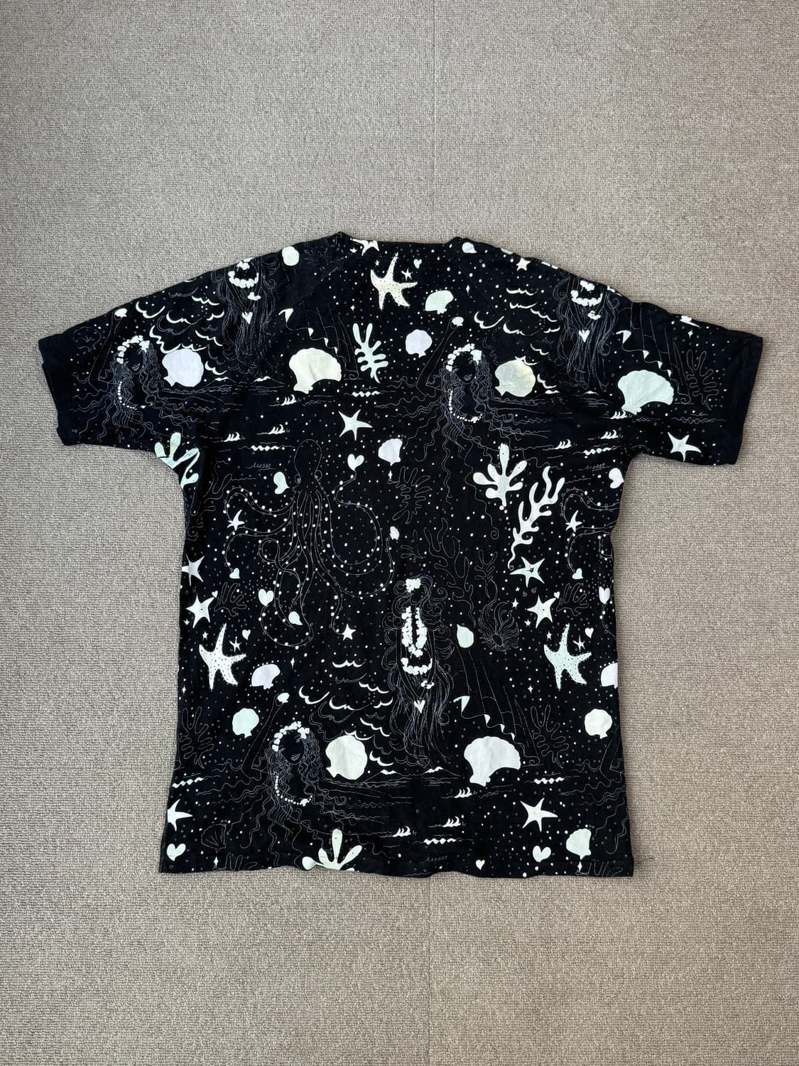 츠모리 치사토 아카이브 인어 드로잉 블랙 티셔츠 상품이미지6