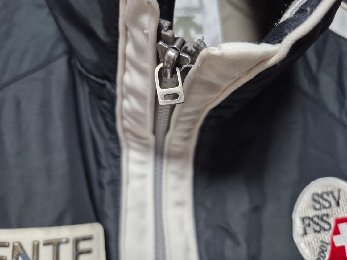 데상트 정품 스위스 스키팀 점퍼 잠바 사이즈100사이즈
팝니다
 상품이미지4