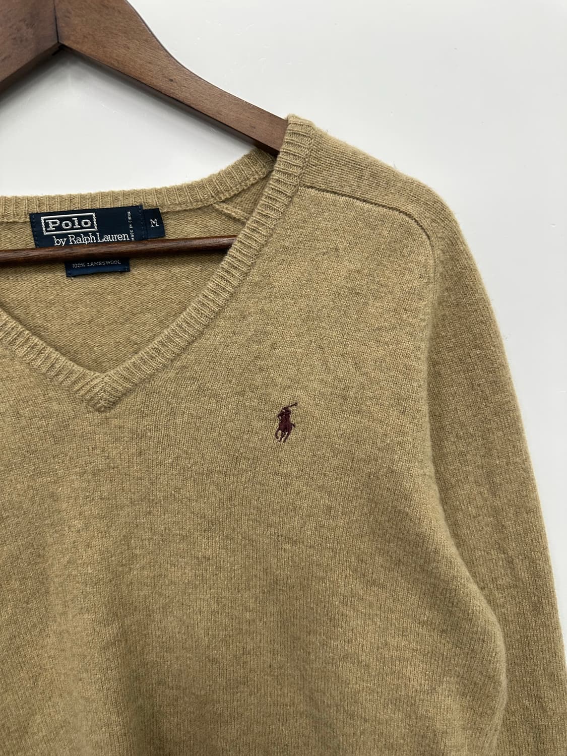 폴로 베이지 브이넥 니트  상품이미지3