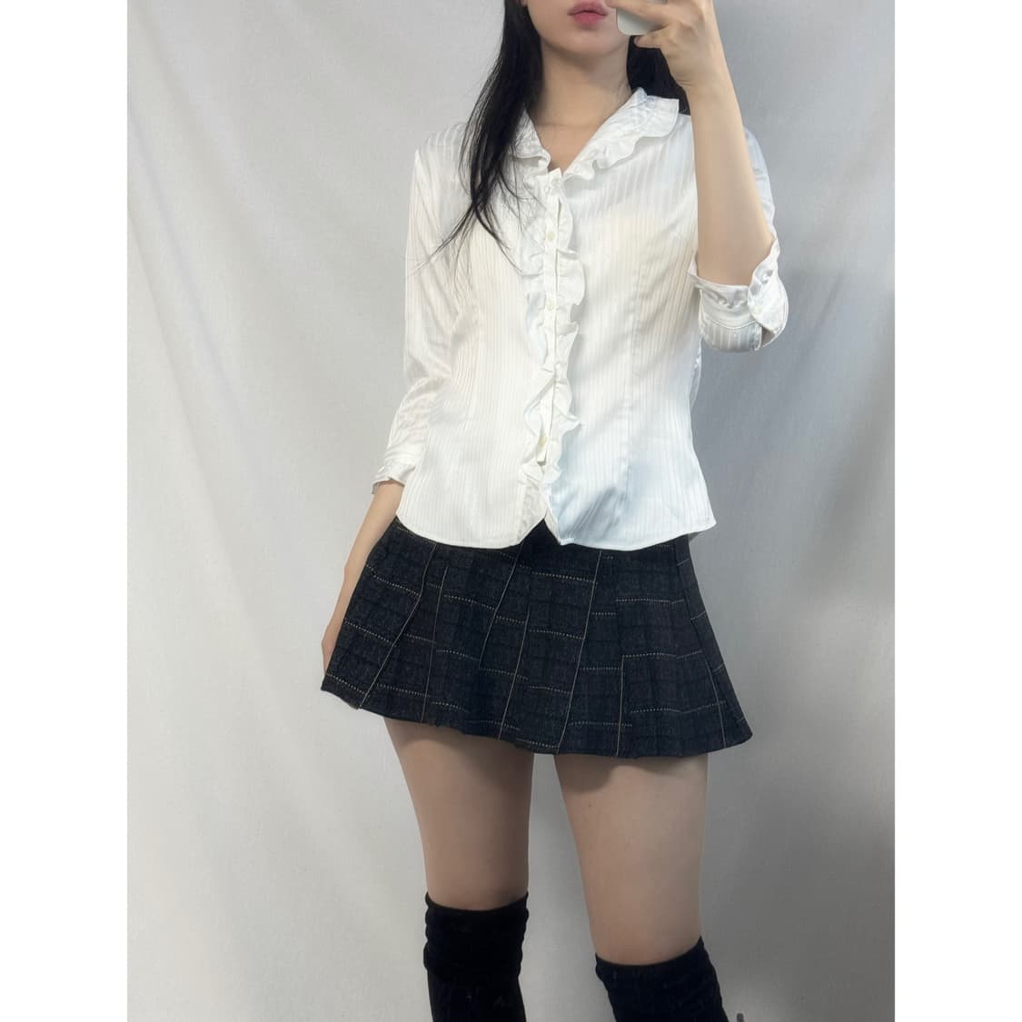 글로시 프릴 블라우스 상품이미지1