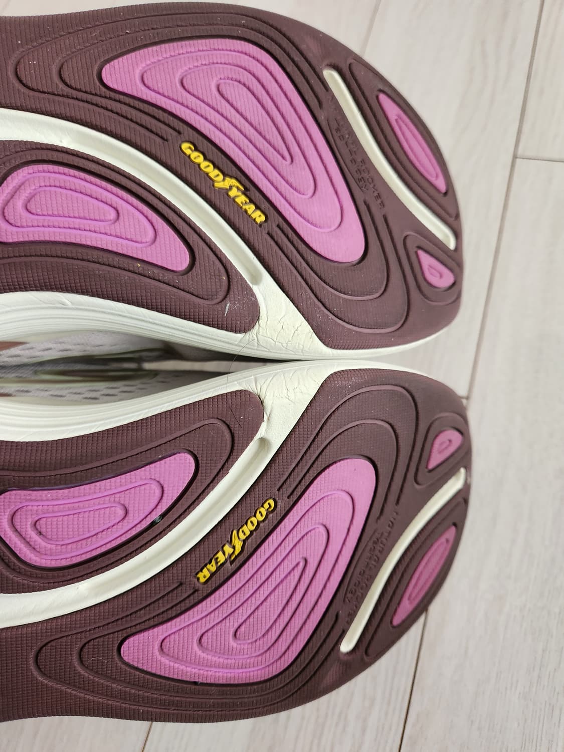 스케쳐스 여성 맥스쿠셔닝 서스펜션 슬립인스 (129258) 사이즈235
 상품이미지9