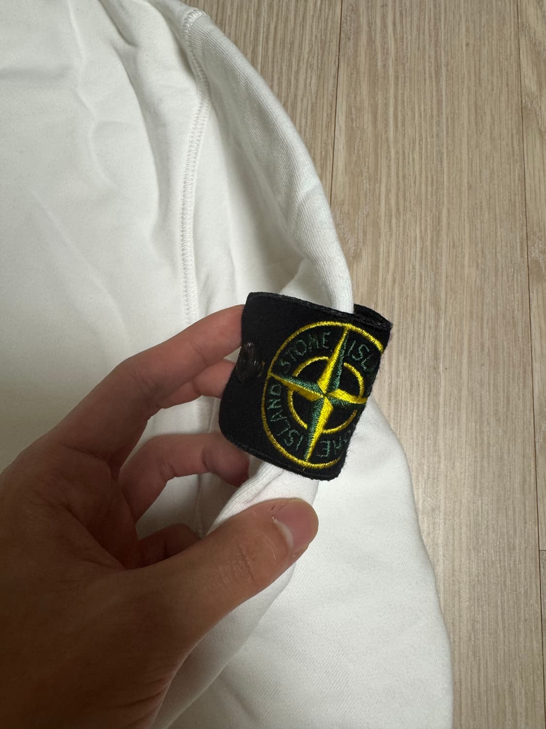 스톤아일랜드 백화점판 맨투맨 M사이즈  상품이미지2