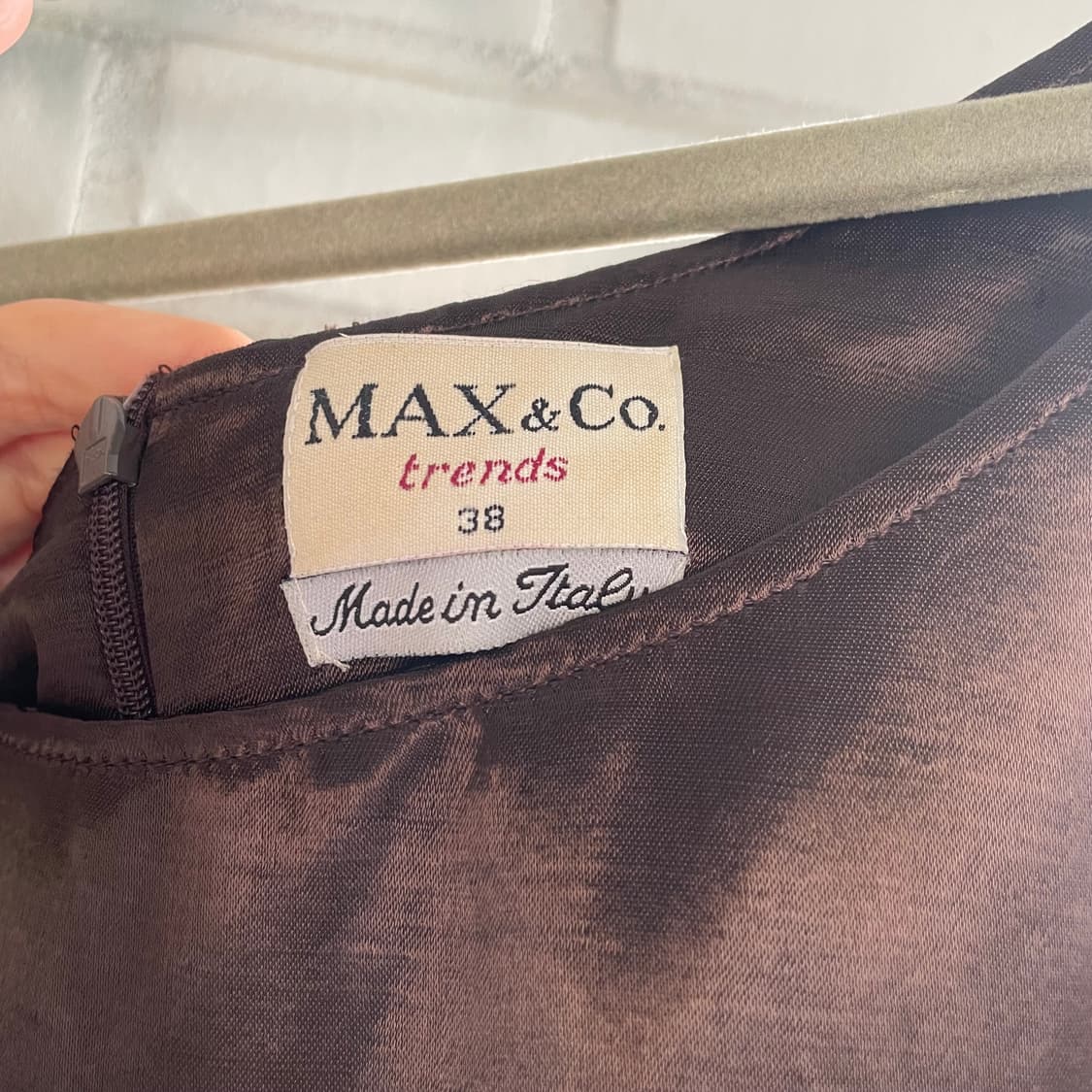 막스앤코 브라운 새틴 민소매 원피스 상품이미지3