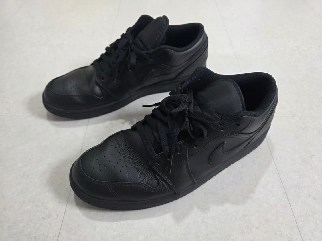 나이키 에어 조던 1 로우 트리플 블랙 300 상품이미지1