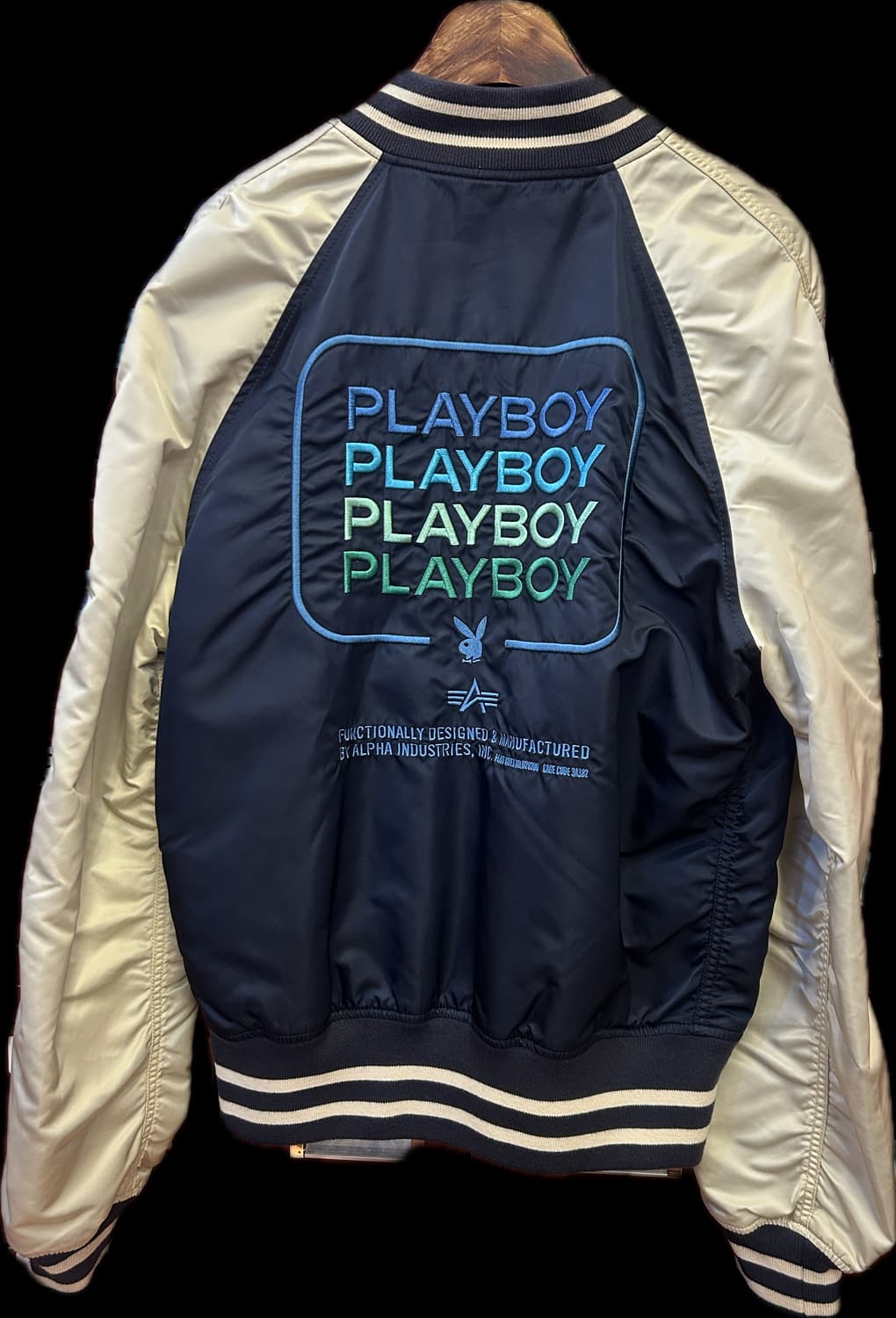 알파 인더스트리 x 플레이보이 MA-1  항공 점퍼 상품이미지2