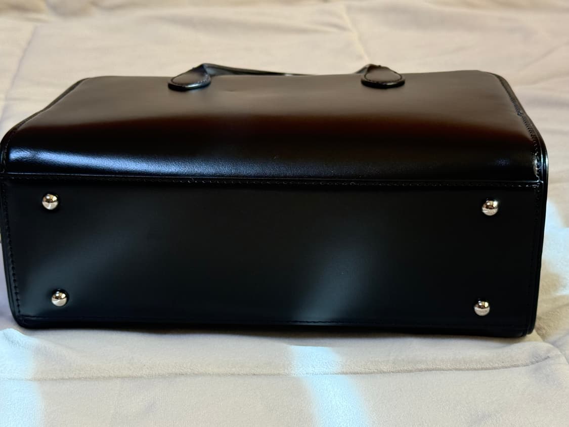 투티에 로케백 스몰 블랙 토트백 상품이미지8