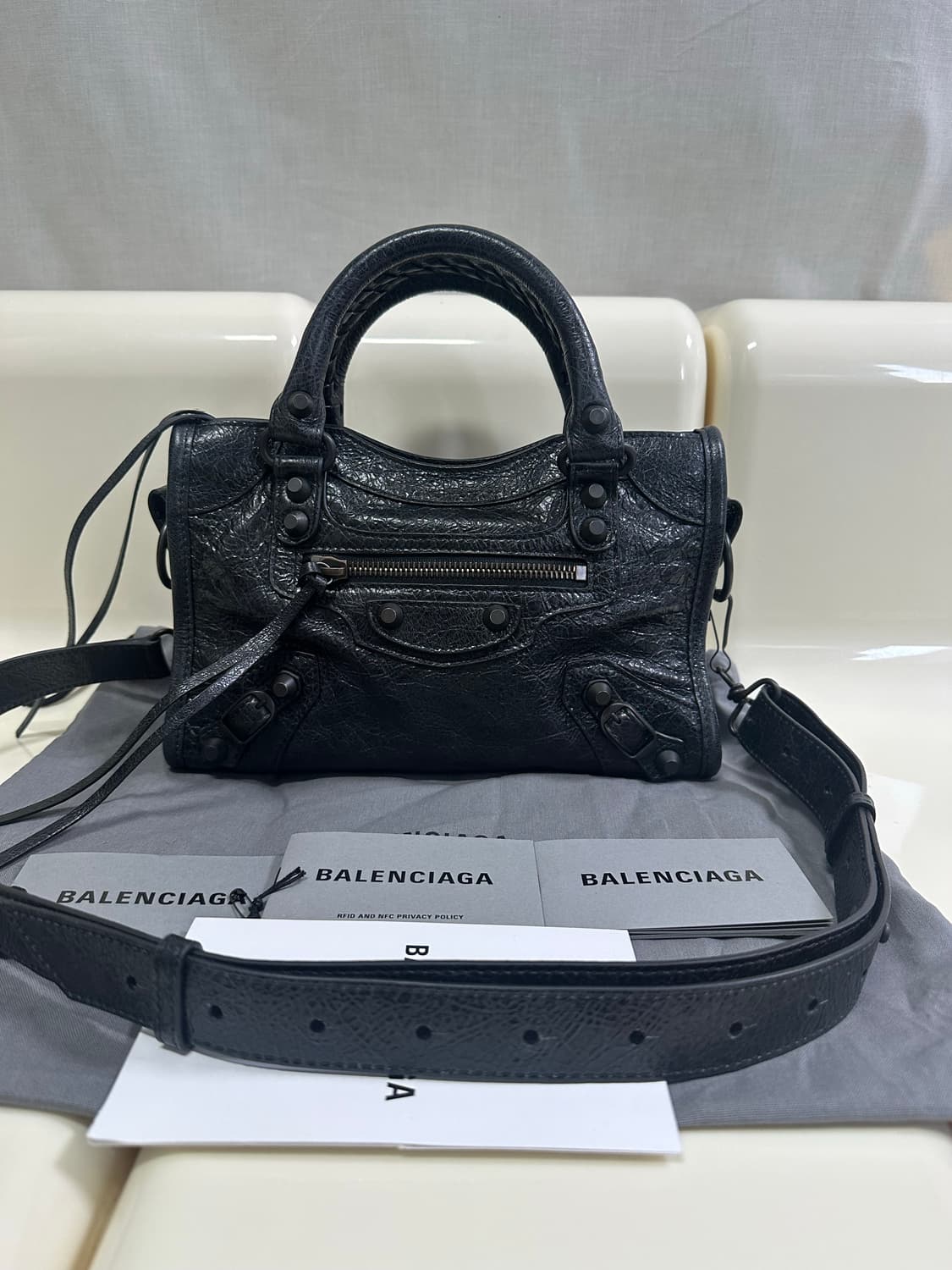 [새상품급 정품] 발렌시아가 르 시티 모터백 미니 상품이미지1