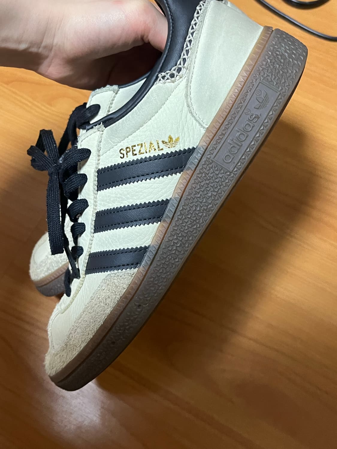 아디다스 스페지알 핸드볼 원더 화이트 코어 블랙 240 상품이미지4