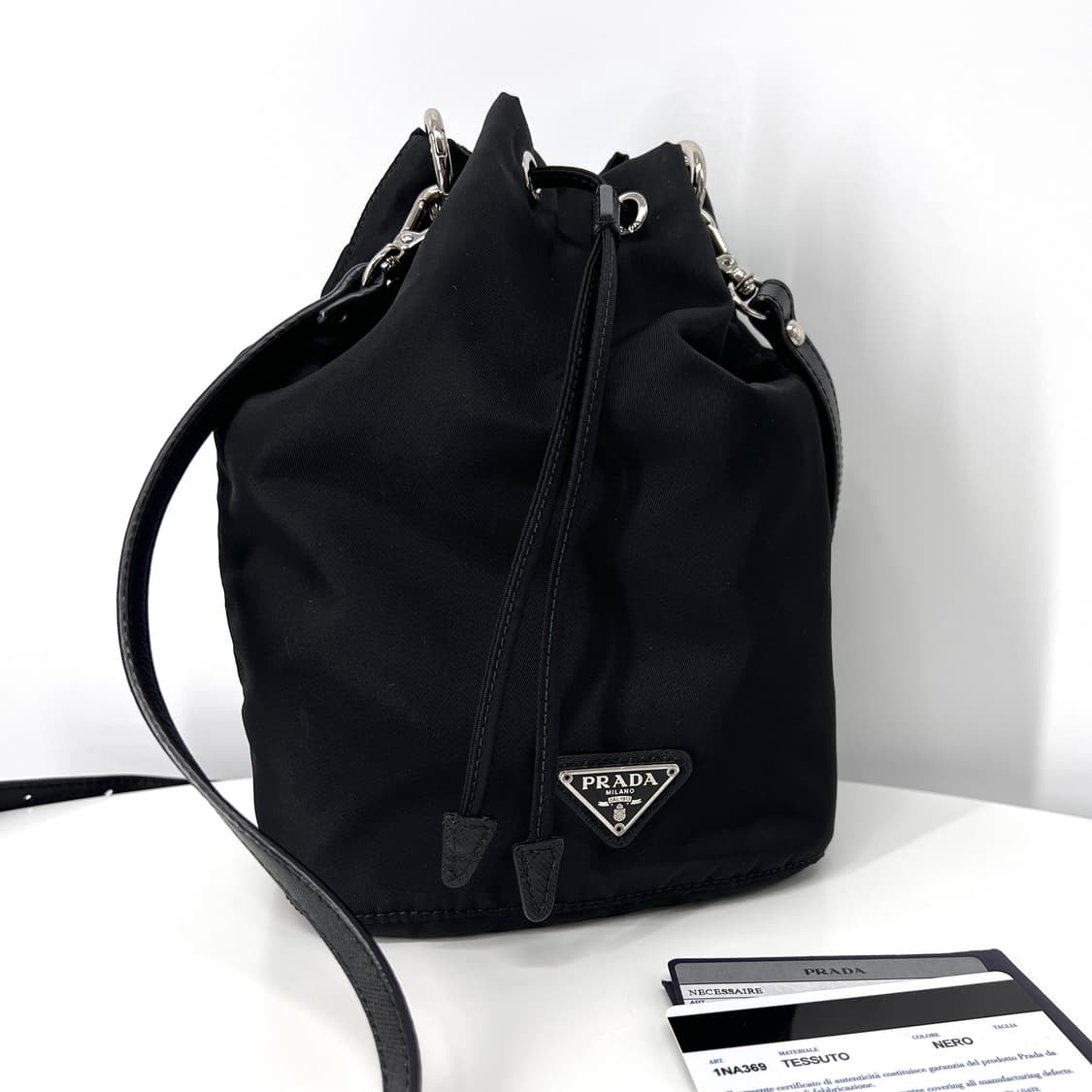 프라다 삼각로고 나일론 버킷 파우치 블랙 (1NA369) 상품이미지5