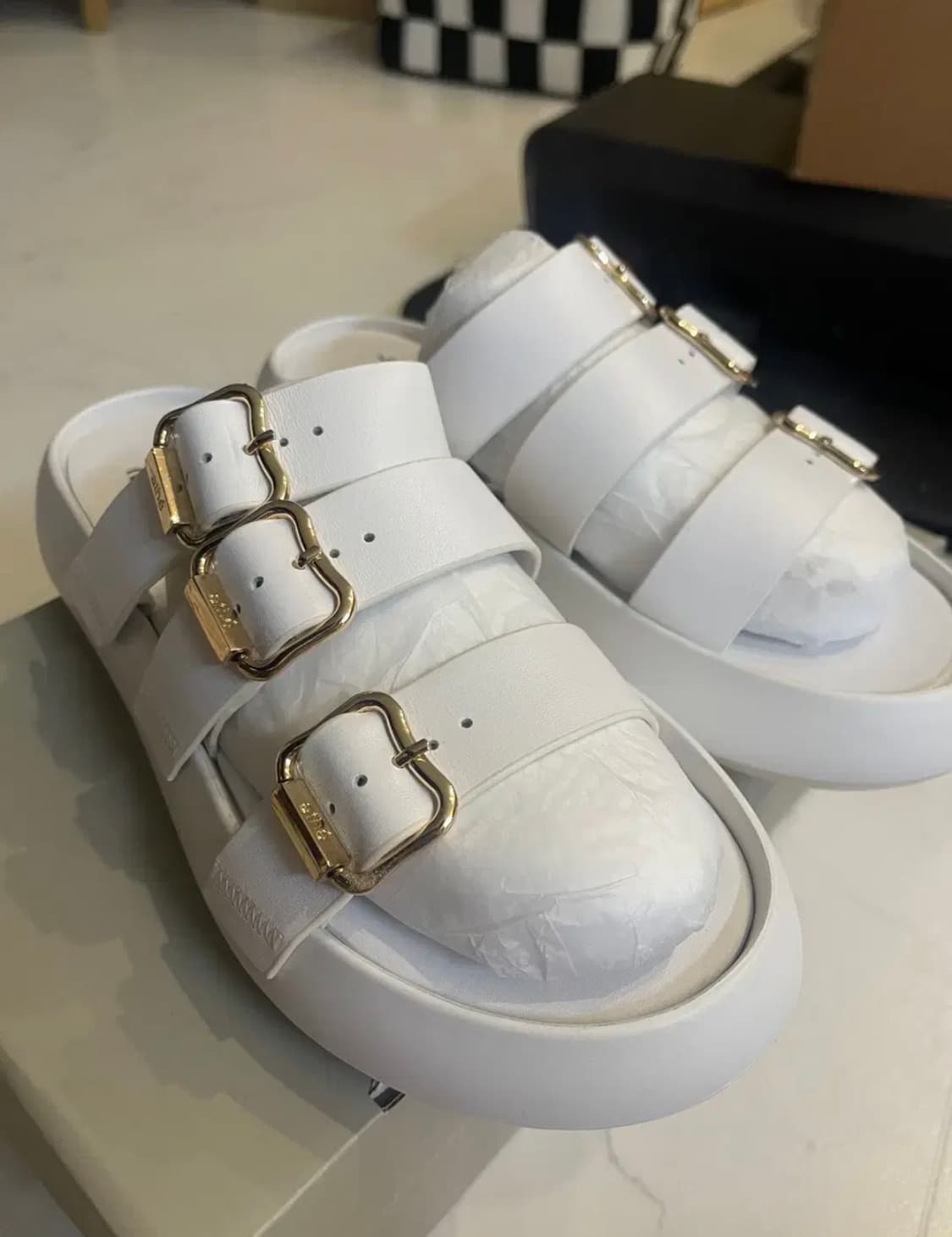 (새상품)아떼바네사브루노 가죽슬리퍼 상품이미지4