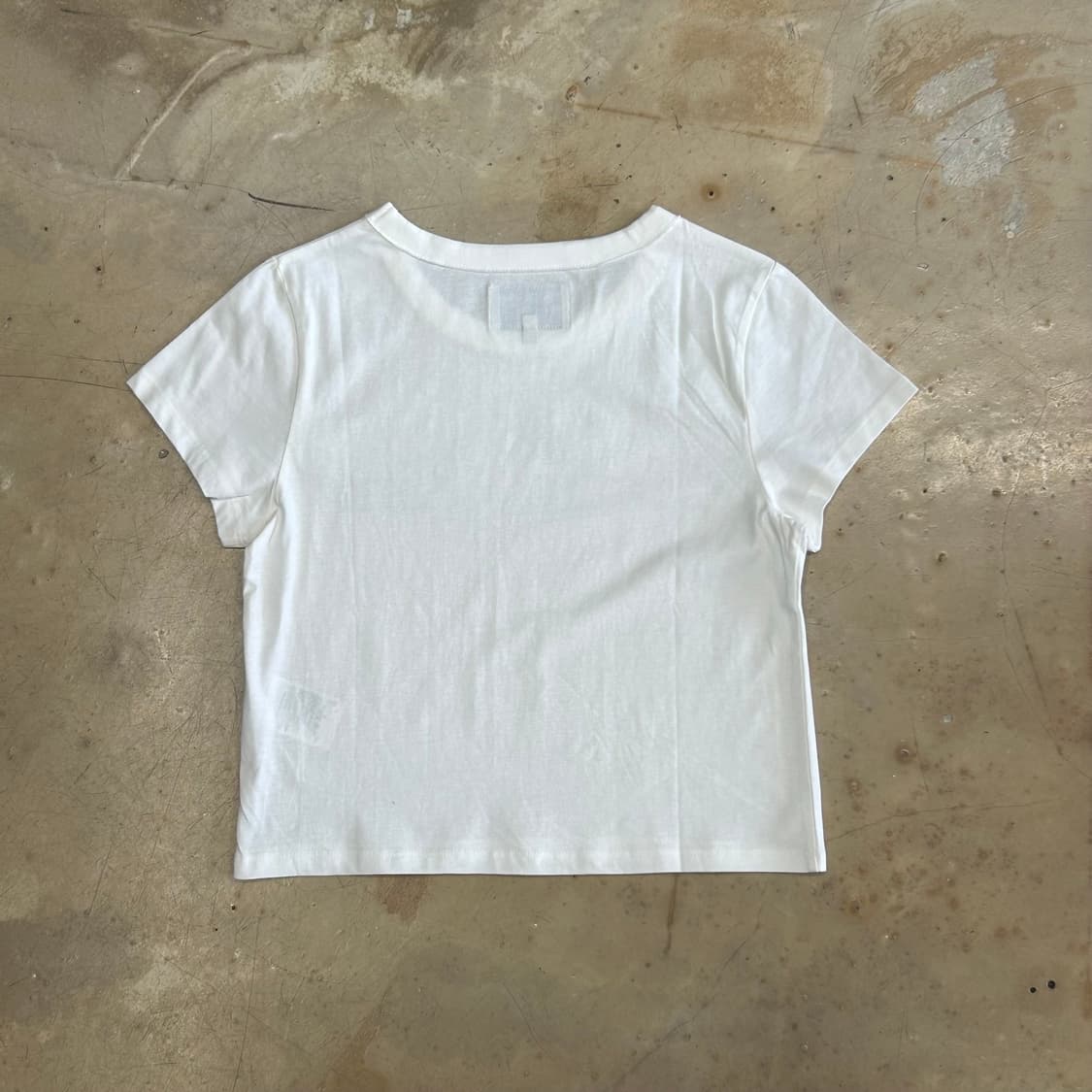 S 새상품 마뗑킴 여성용 화이트 반팔티 상품이미지3