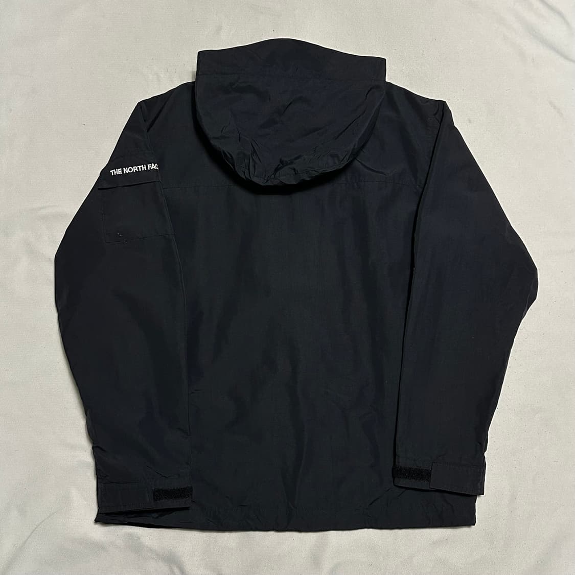 105 노스페이스 암포켓 블랙 후드 바람막이 상품이미지3