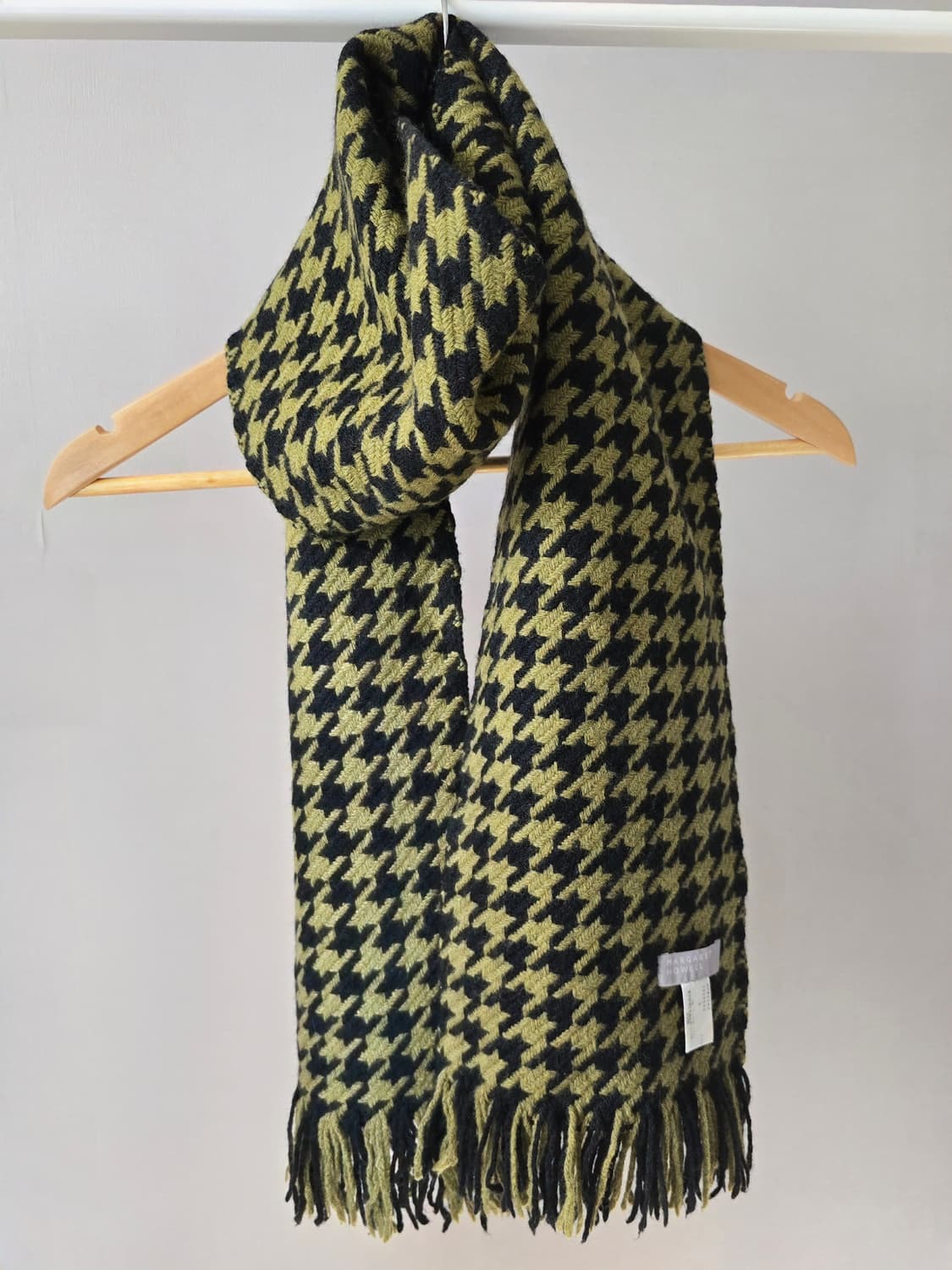 마가렛호웰 올리브그린 블랙  하운드투스 울 머플러 상품이미지3
