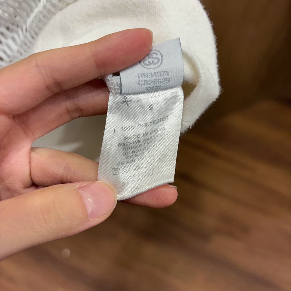 스투시 메시 크루넥 반팔 티셔츠 래글런 금장 로고 패치 디테일 화이트 상품이미지9