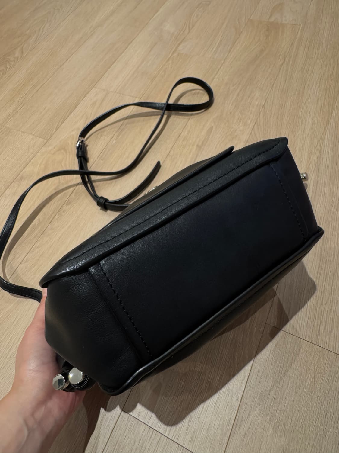 마크바이마크제이콥스 블랙 가죽 크로스백 상품이미지5