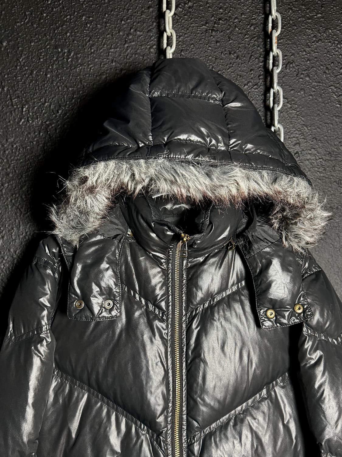 fur trimmed black down jacket  상품이미지3