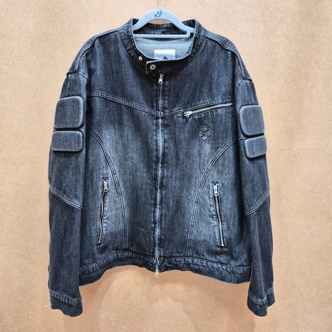 후드후드 엠보싱 데님 바이커 자켓 블랙 상품이미지1