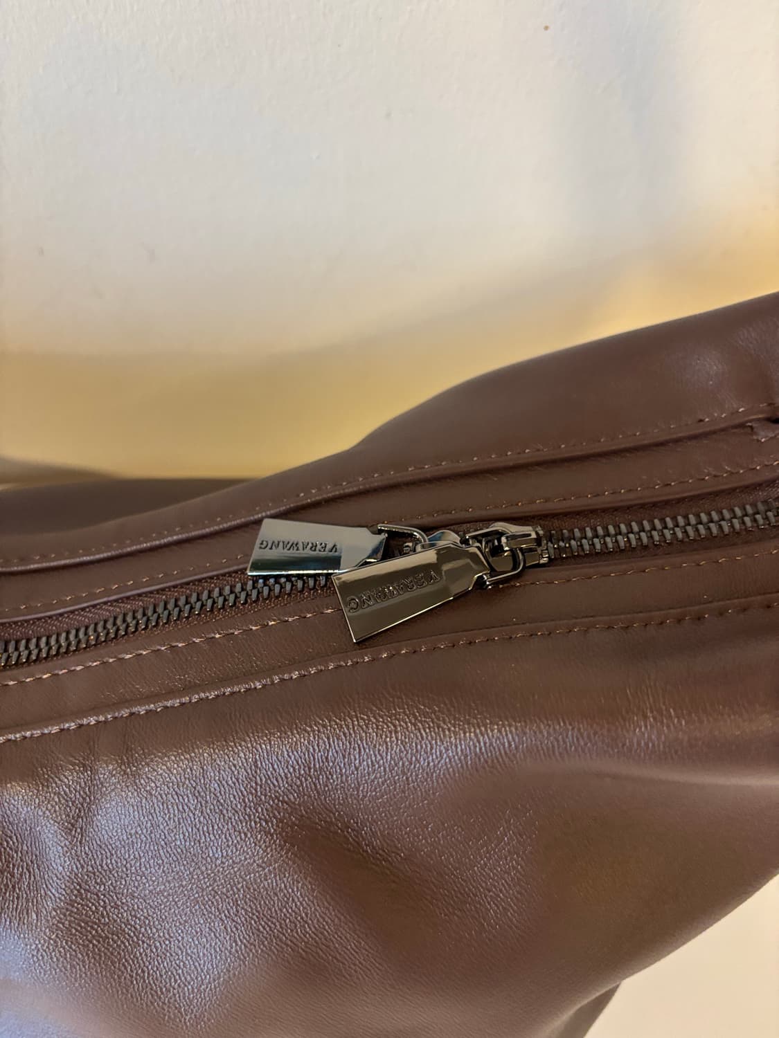 베라왕 포춘 램스킨 크로스백 상품이미지3