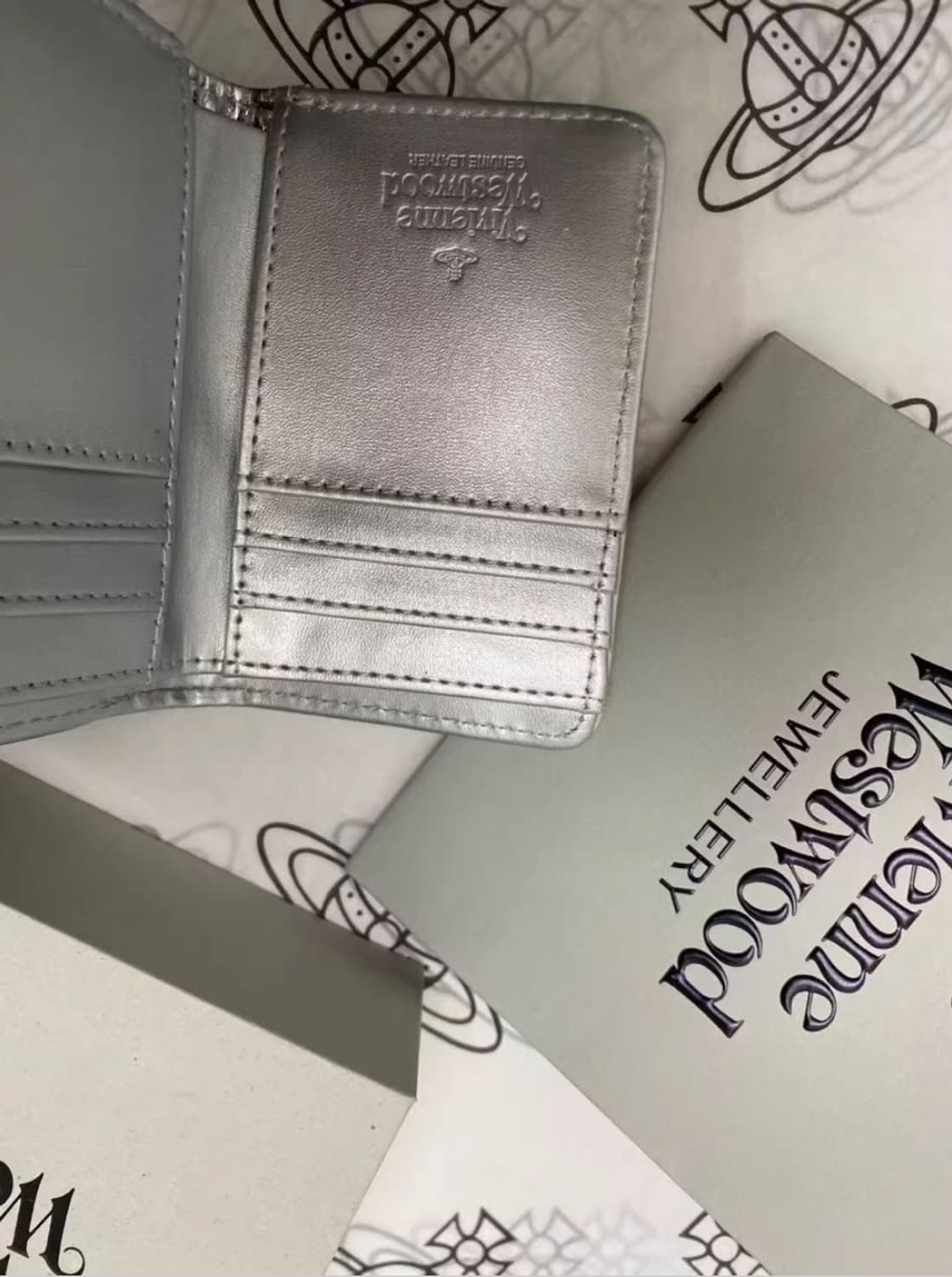 비비안웨스트우드 아카이브 애나멜 레드 레더 은장 하프월렛 반지갑 상품이미지5