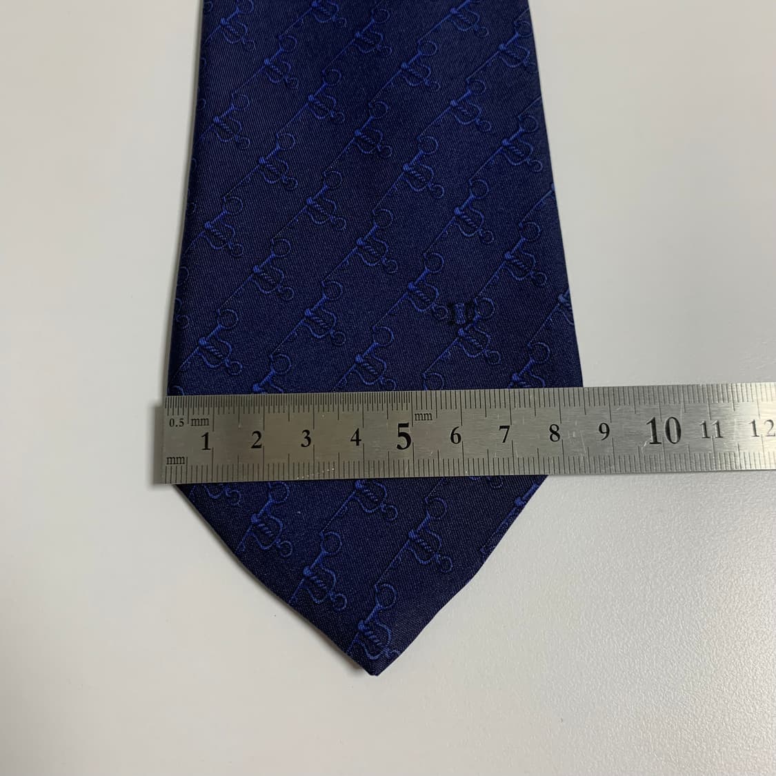 셀린느(CELINE) 기하학적패턴 100실크 명품넥타이 결혼식룩 코디 상품이미지10