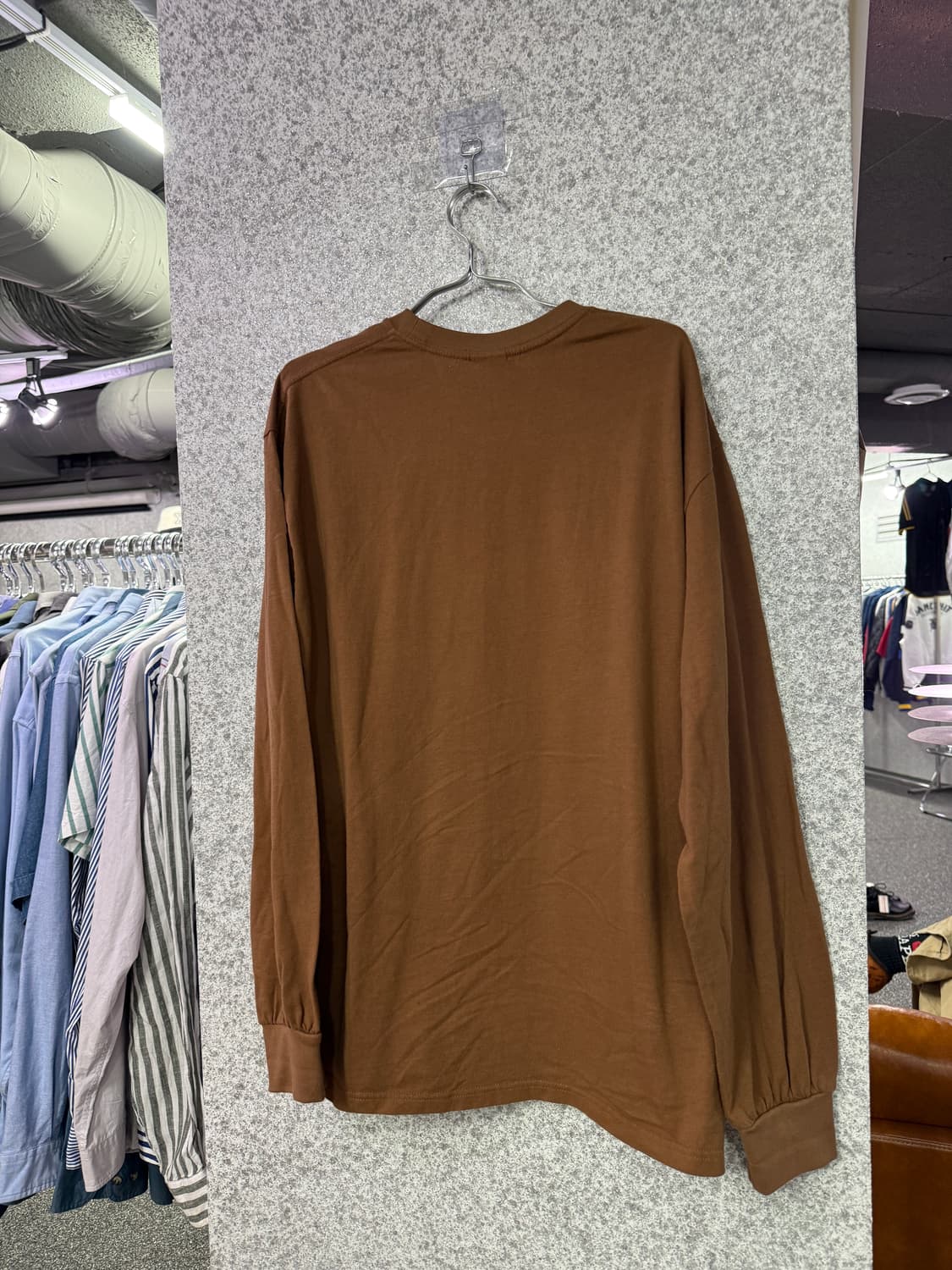 디스이즈네버댓 브라운 그래픽 프린팅 긴팔티 B4368 상품이미지3