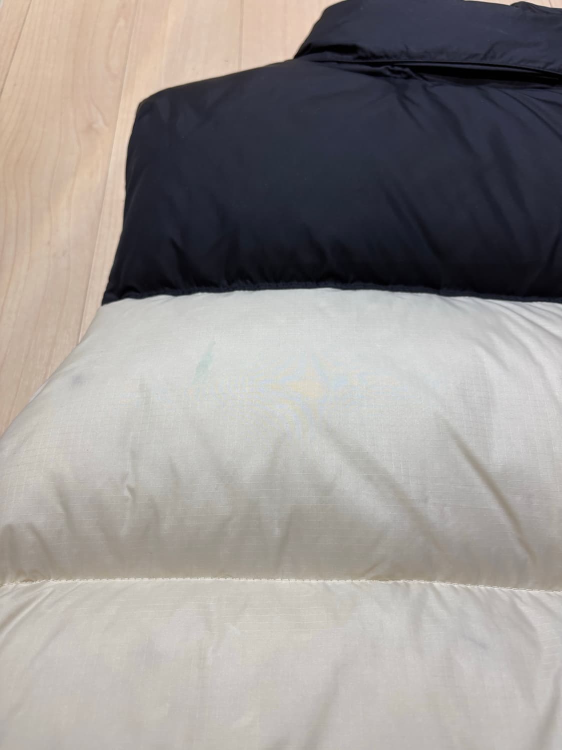 노스페이스 눕시 패딩조끼 크림 XL 사이즈 상품이미지4