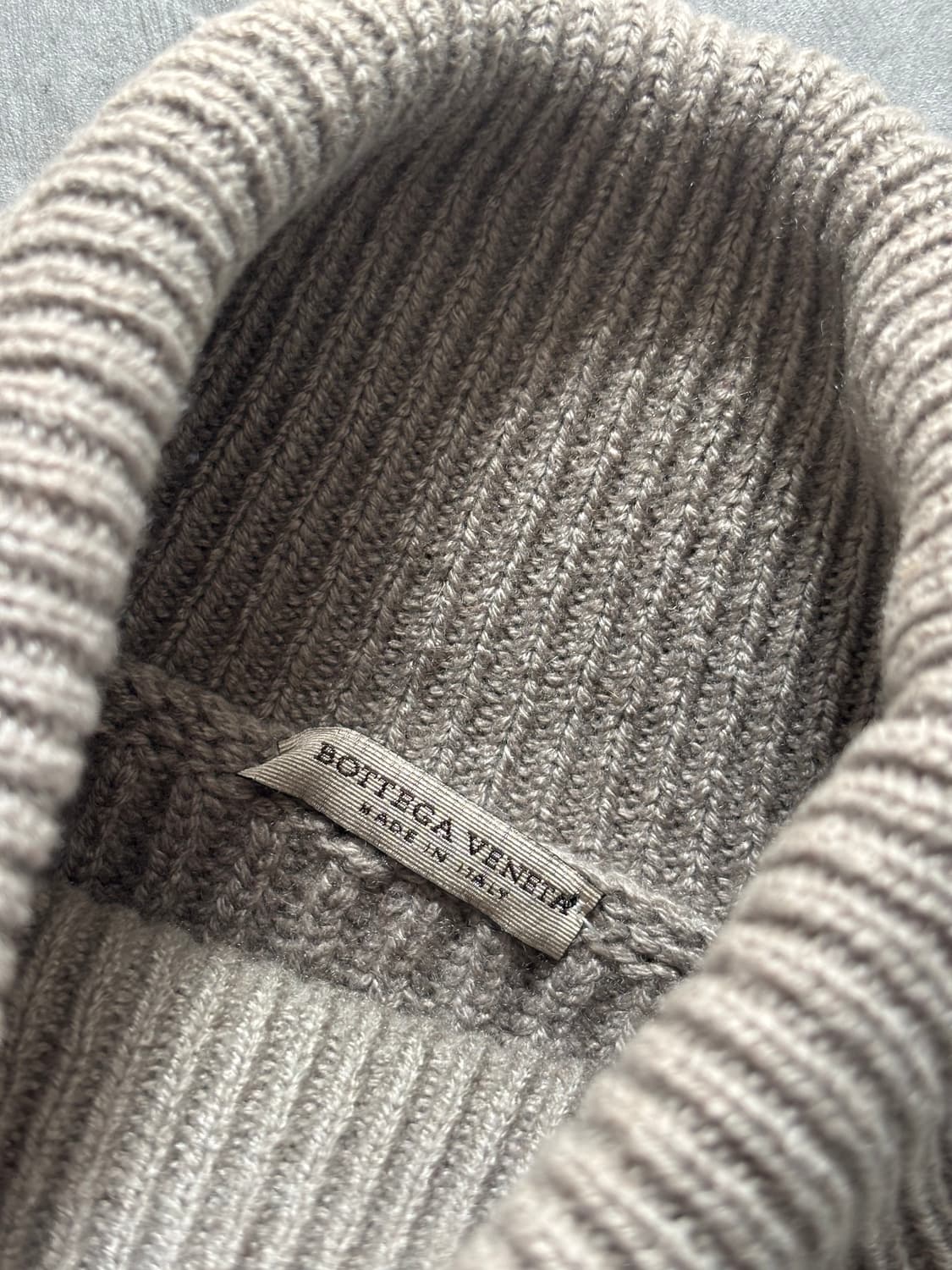 BOTTEGA VENETA 보테가 베네타 캐시미어 베이지 터틀넥 니트  상품이미지3