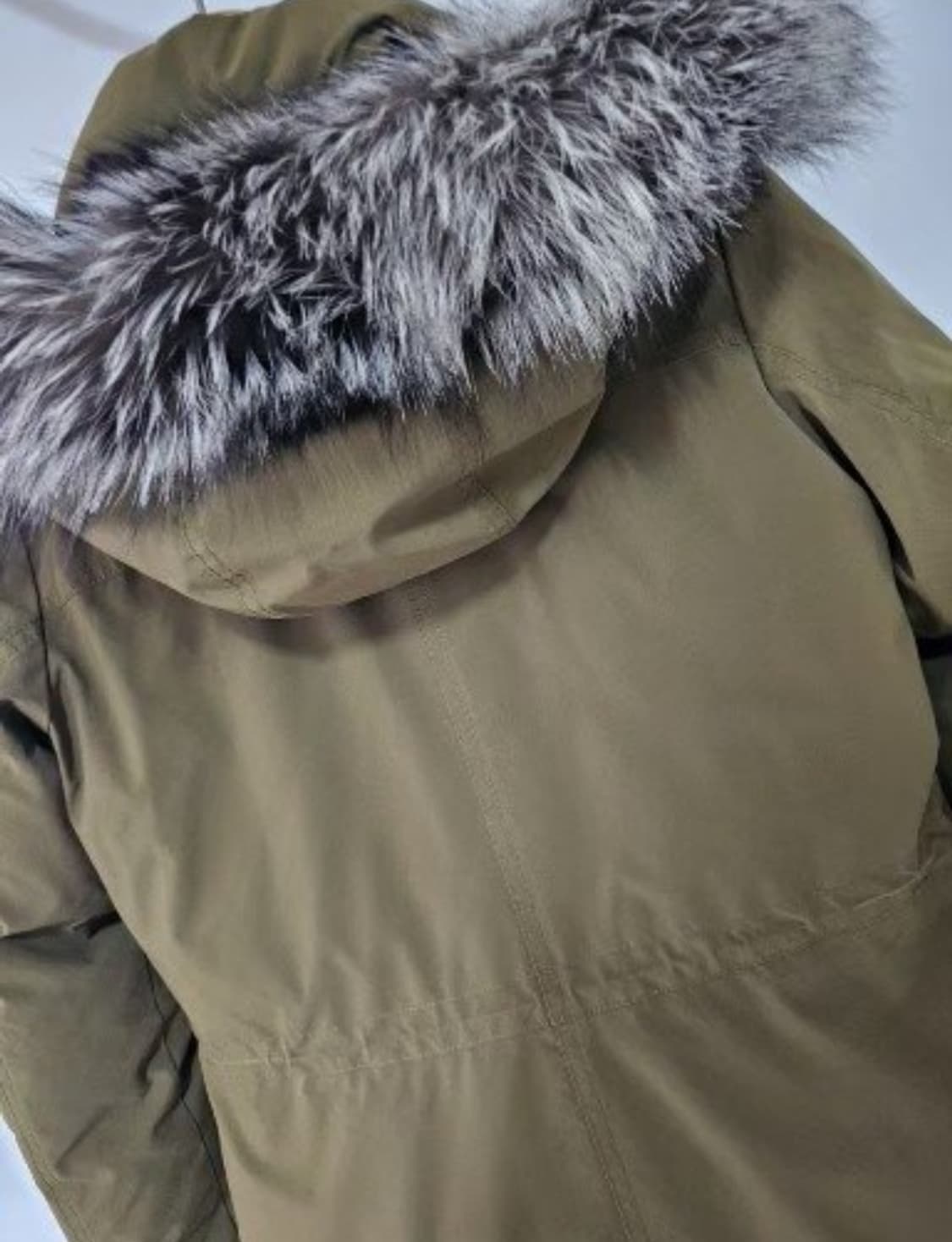 알피나 베어트랙 천연여우털  거위솜털90% 카키색 패딩 90 상품이미지4