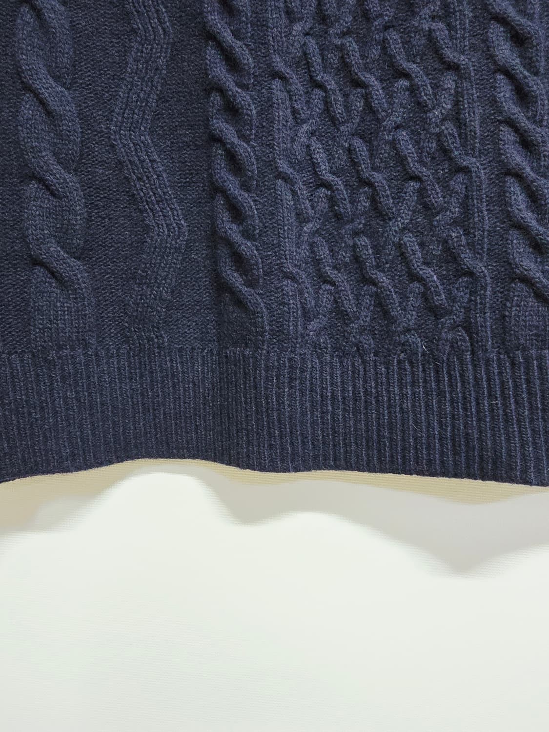 thurthday island 케이블 니트 조끼 네이비 상품이미지7