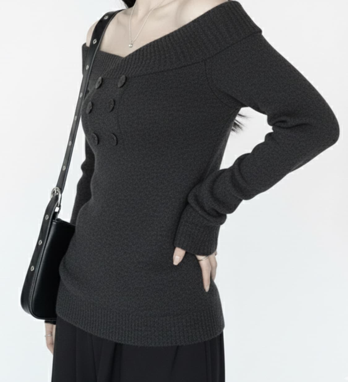 오프숄더 투버튼 니트 차콜 상품이미지1