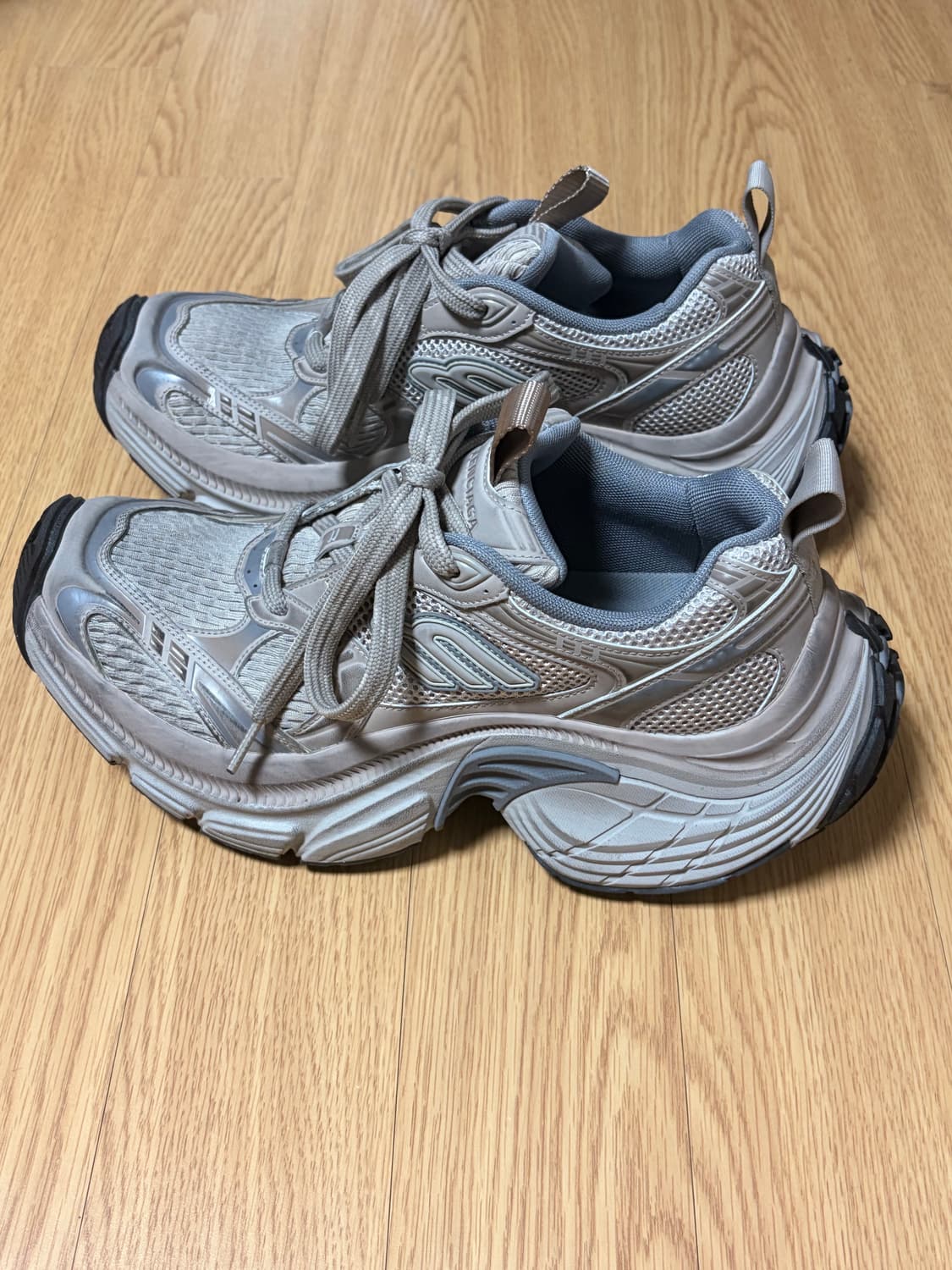 발렌시아가 6xl 팝니다. (41사이즈) 상품이미지2