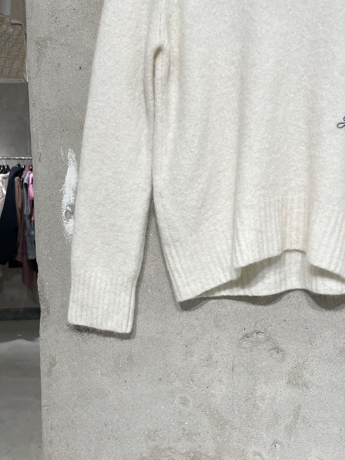 가니 아이보리 브러시드 로고 알파카 울 니트 상품이미지4