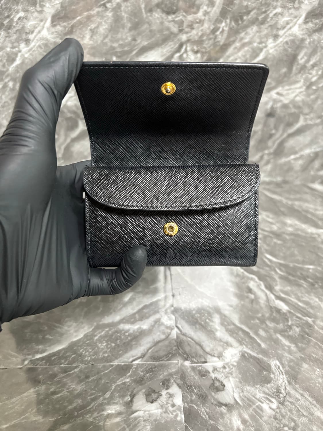 프라다 아코디언 금장 메탈로고 카드지갑 상품이미지4