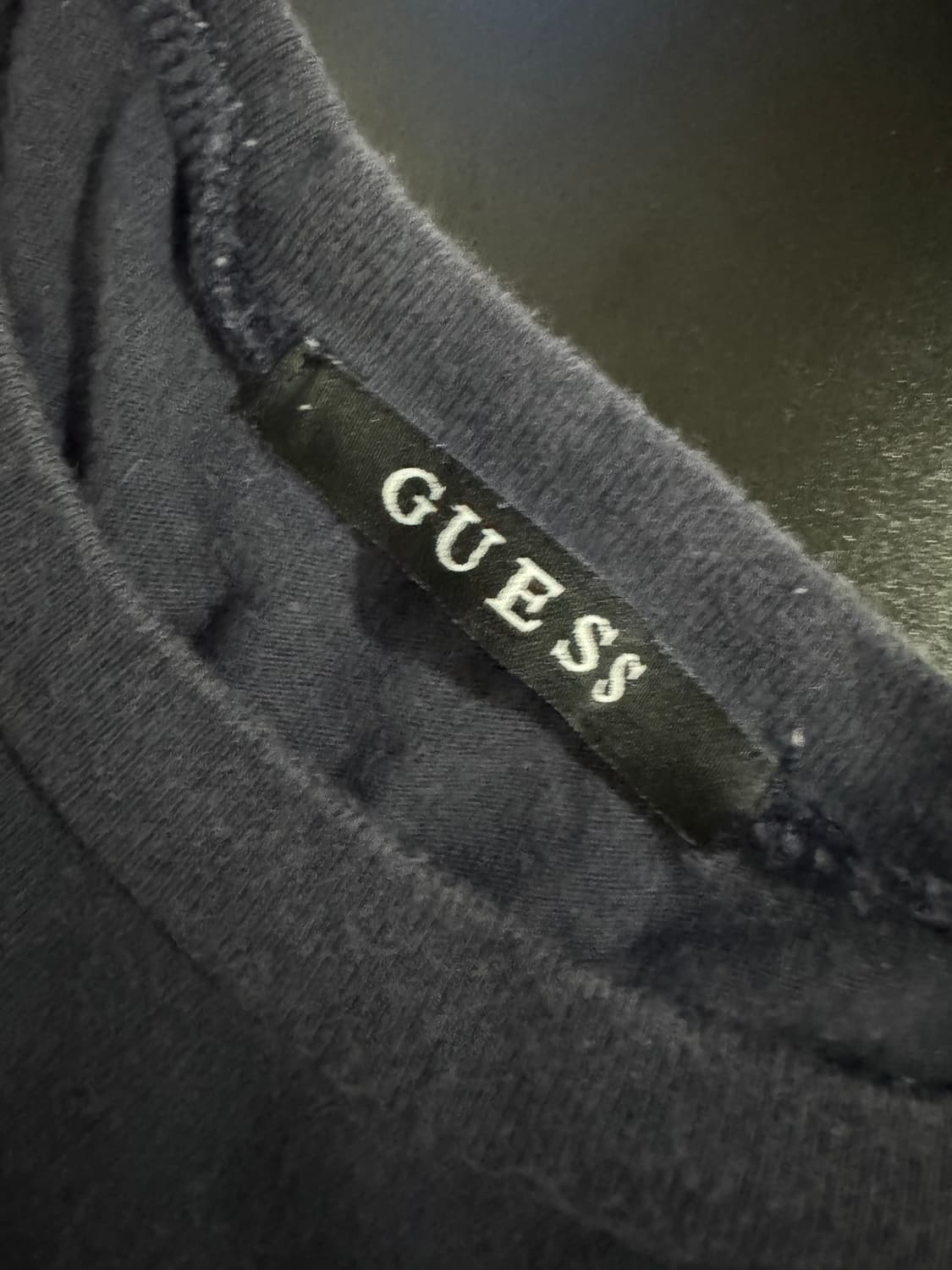 게스 Guess 빅 골드 삼각 로고 반팔 티셔츠 L 블랙 상품이미지3