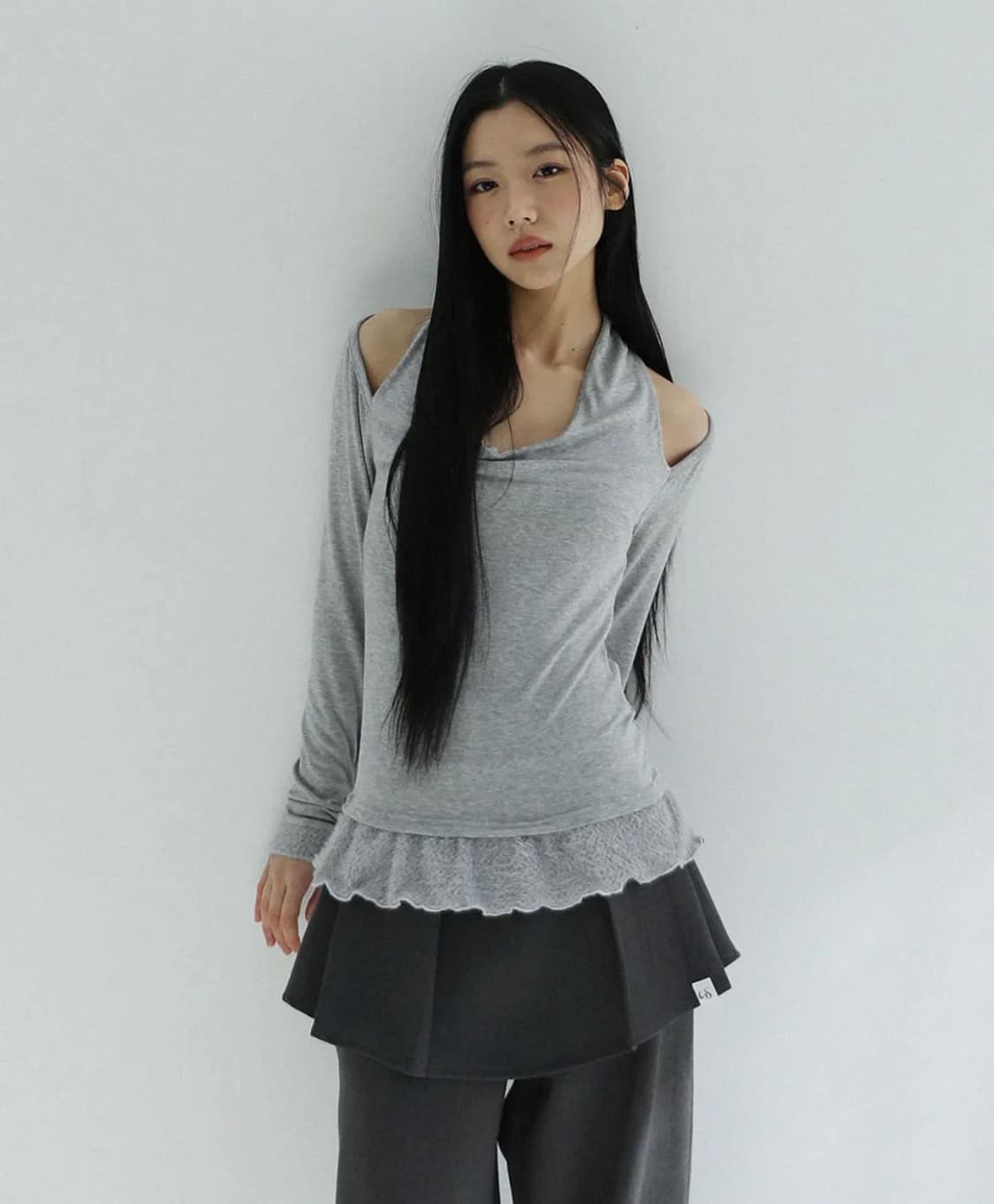 어글리쉐도우 스카프 퍼 프릴 티셔츠 그레이 상품이미지2