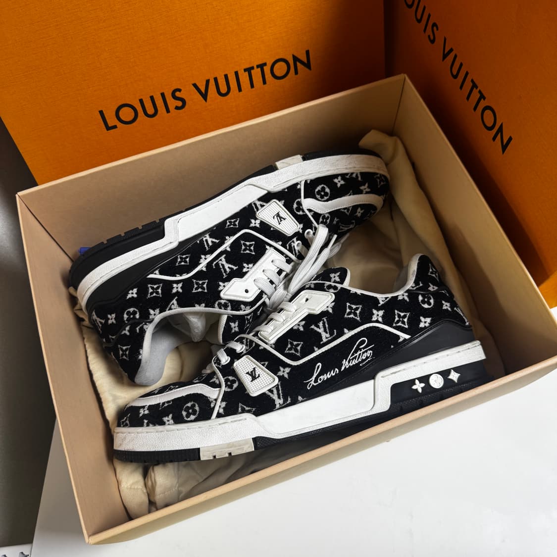 [풀구성] 루이비통 LV 트레이너 텍스타일 벨벳 모노그램 스니커즈 10 상품이미지1
