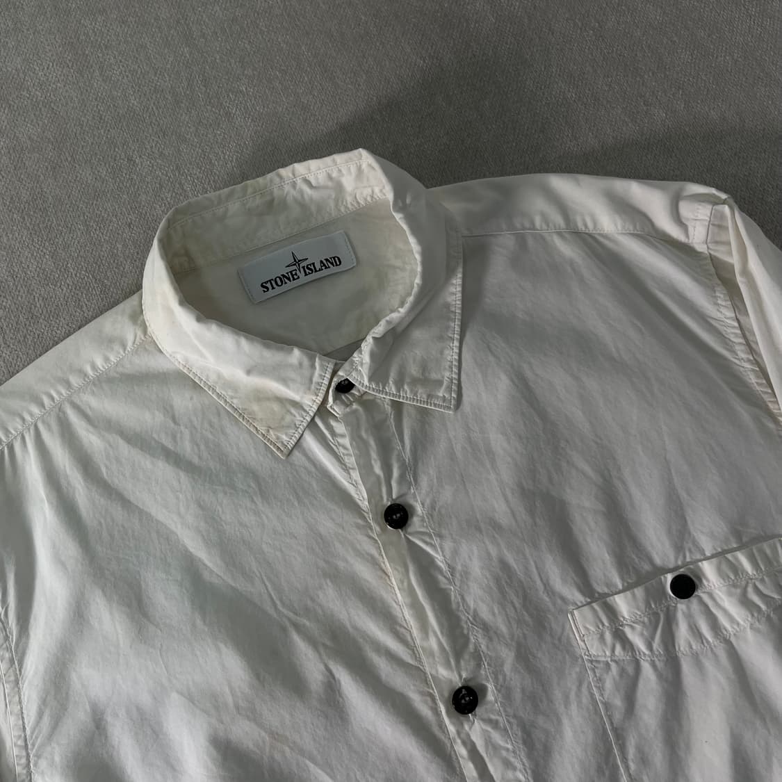 100 스톤아일랜드 와펜 심볼 화이트 코튼 포켓 셔츠 상품이미지2